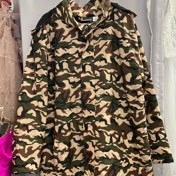 Other - Camouflage Hooded Jacket